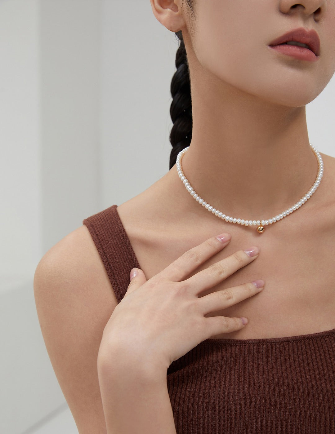 Small golden ball pearl necklace