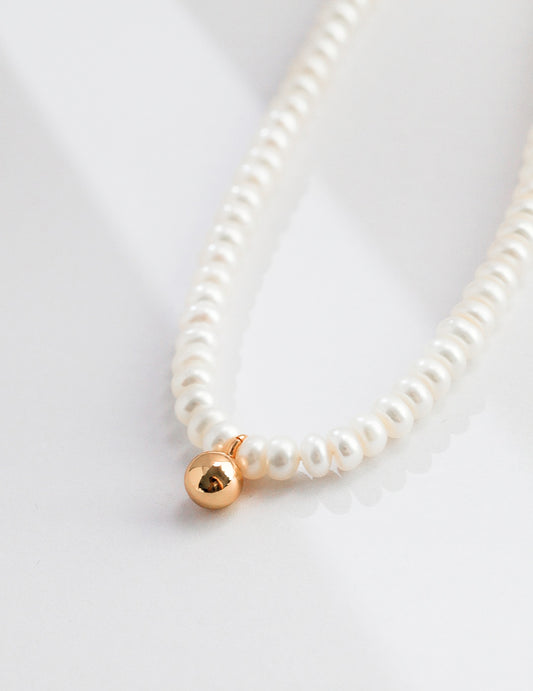 Small golden ball pearl necklace
